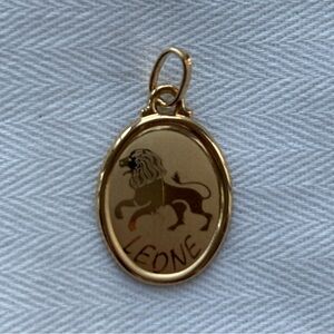 Italian 18k Vintage Leo Zodiac Charm / Pendant